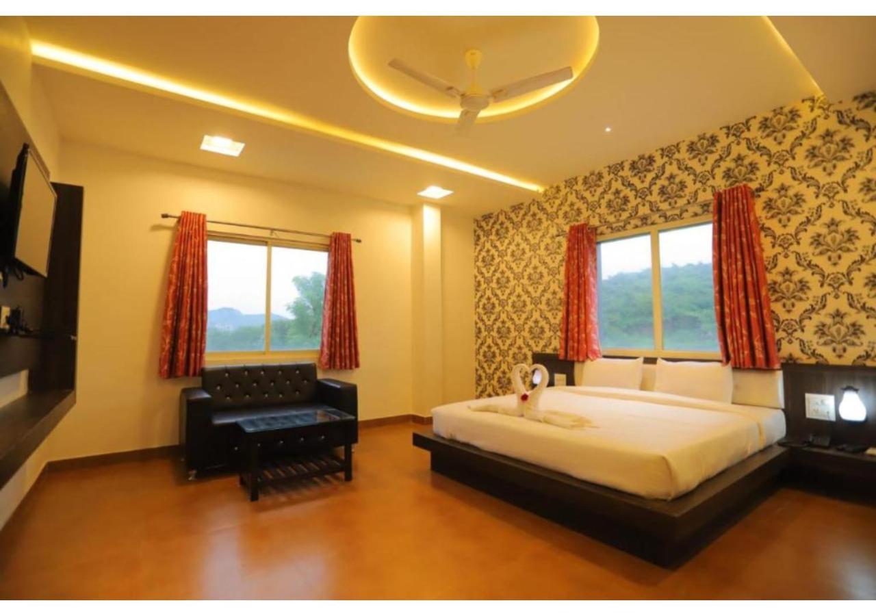 Hotel Raha Udaipur Esterno foto