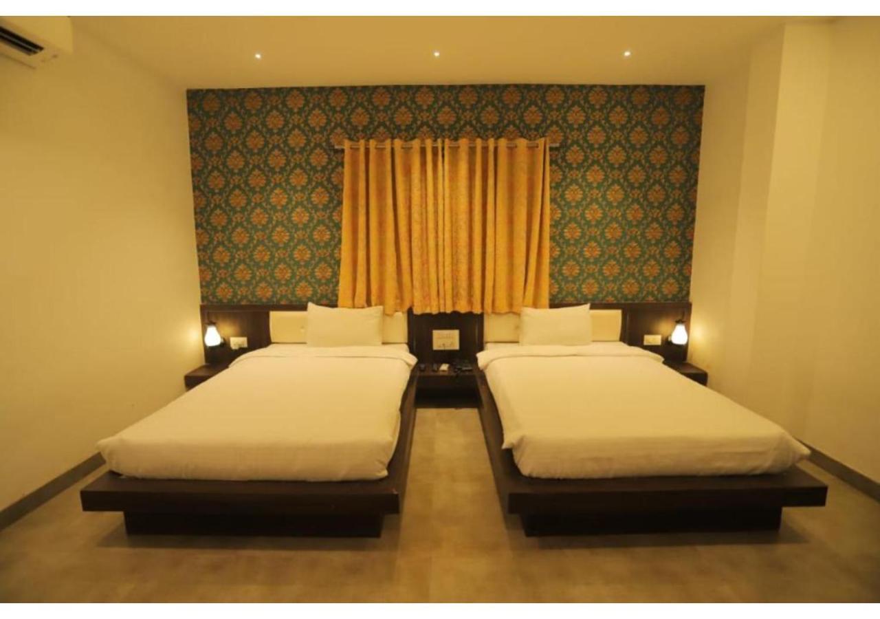 Hotel Raha Udaipur Esterno foto