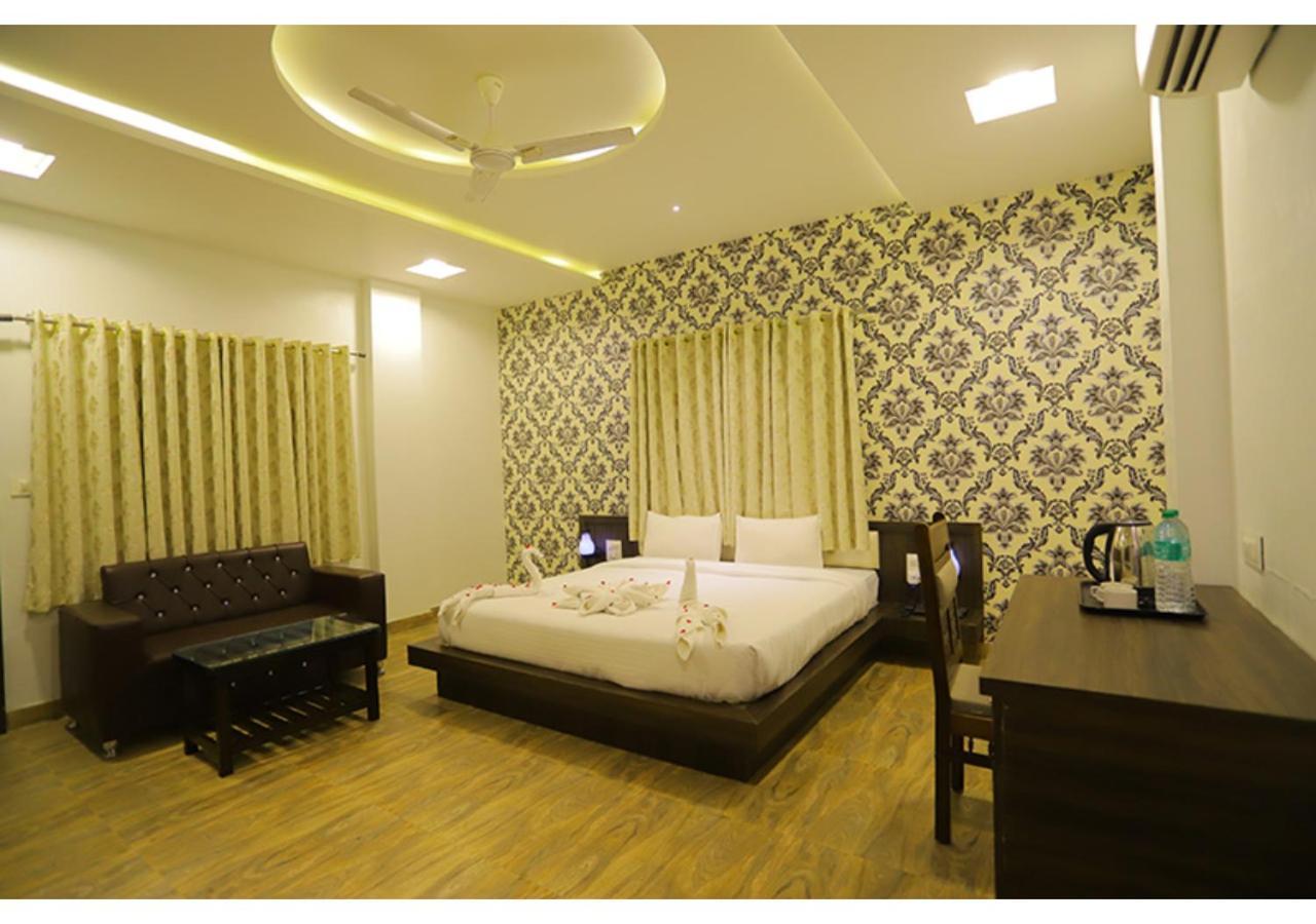 Hotel Raha Udaipur Esterno foto