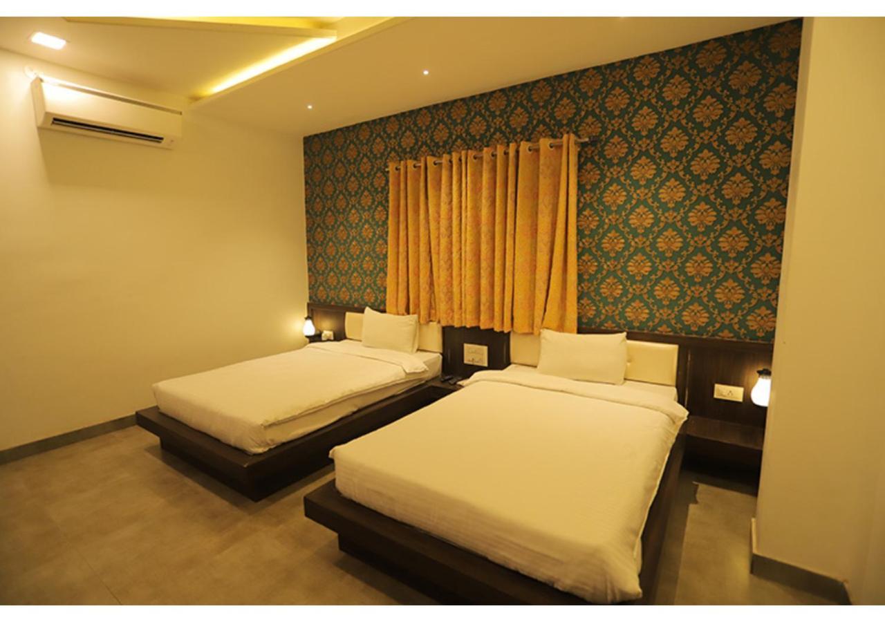Hotel Raha Udaipur Esterno foto