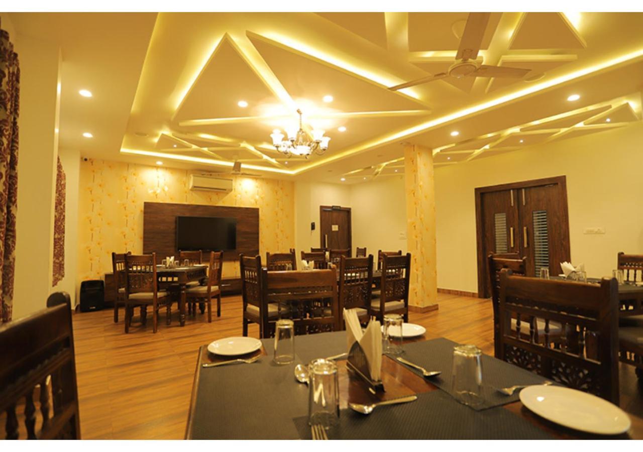 Hotel Raha Udaipur Esterno foto