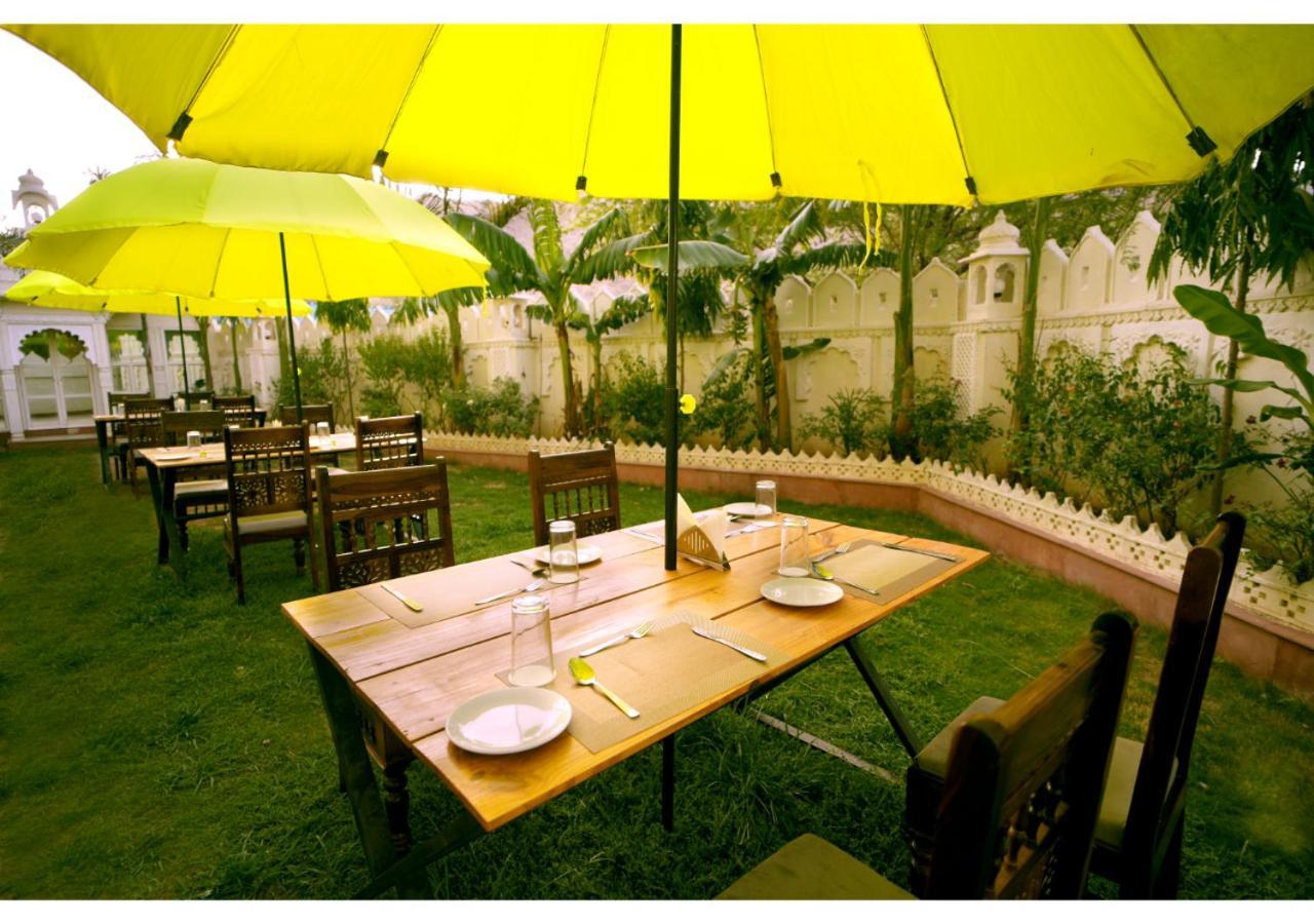 Hotel Raha Udaipur Esterno foto