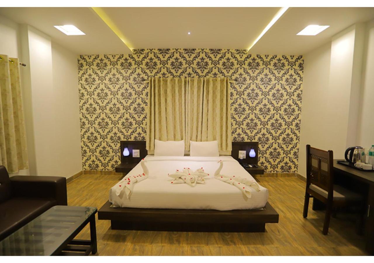Hotel Raha Udaipur Esterno foto