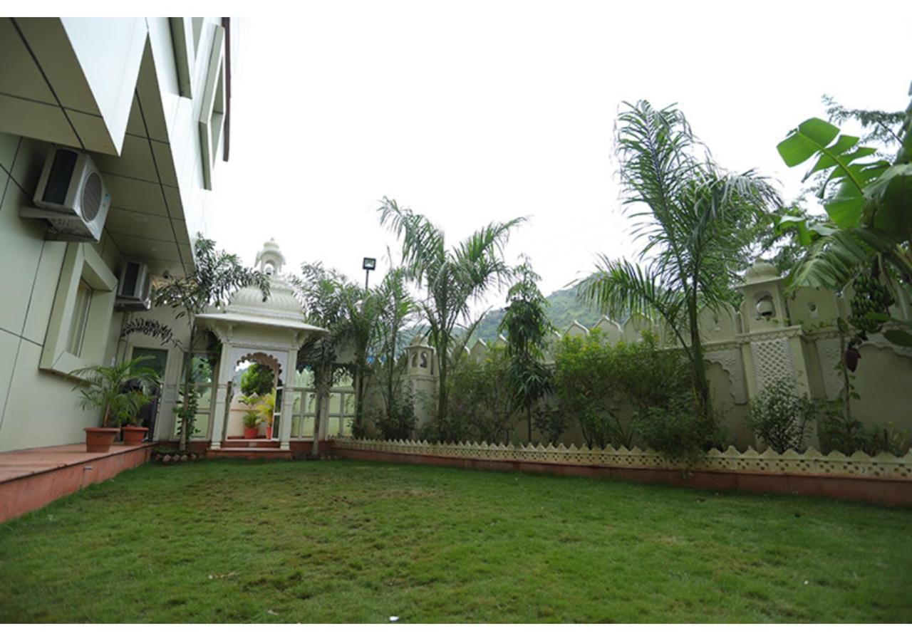 Hotel Raha Udaipur Esterno foto