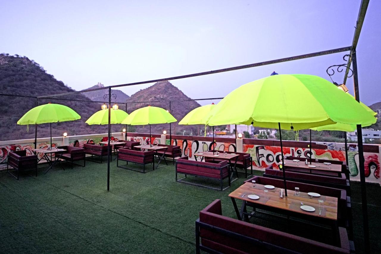 Hotel Raha Udaipur Esterno foto